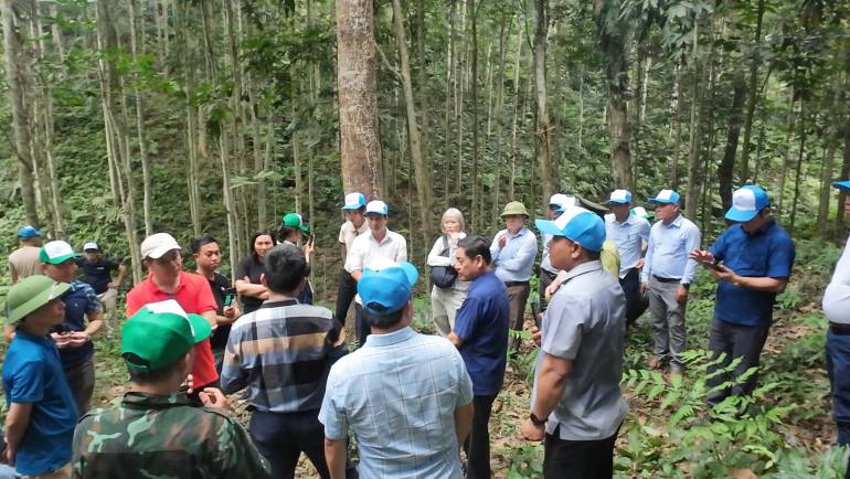 CHUYẾN THĂM MÔ HÌNH RỪNG VÀ TỌA ĐÀM “XÃ HỘI HÓA NGUỒN LỰC TRỒNG VÀ PHỤC HỒI RỪNG